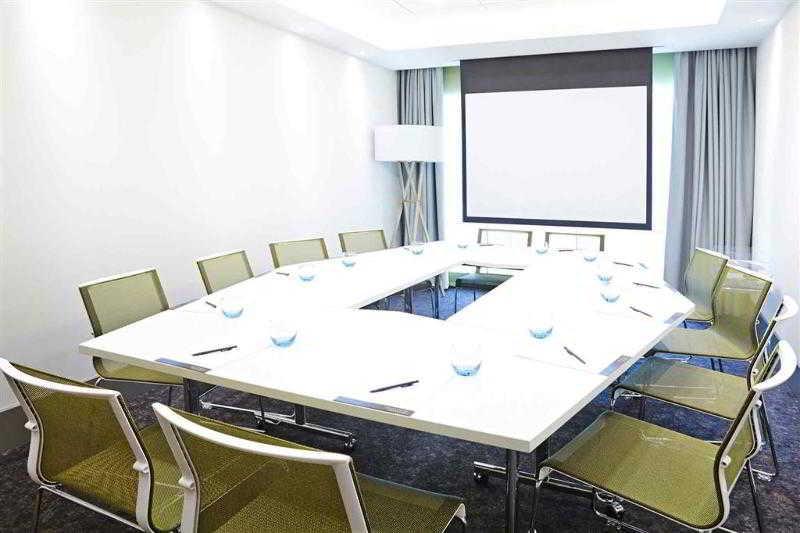 Novotel London Отель Брентфорд